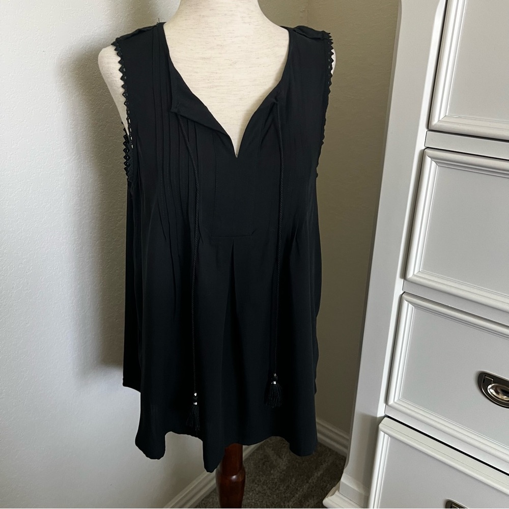NWOT Knox Rose Black Sleeveless Tunic Tank